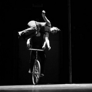 velos-acrobates, Compagnie cirque tandem, "Les Hommes infames", charlotte kolly, Claire Ruiz